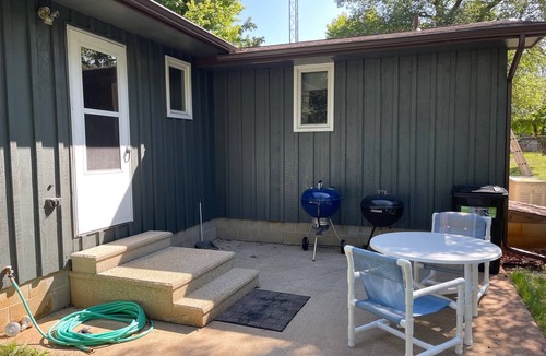 Caseville Cottage | Breezy Flamingo- Lake view