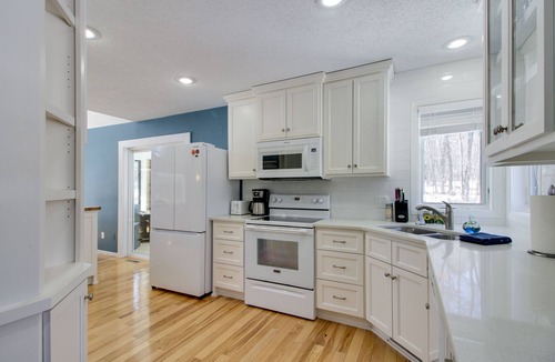 Breezy Point Cabin | Breezy Point Cabin: Deck w/Golf Course Views!