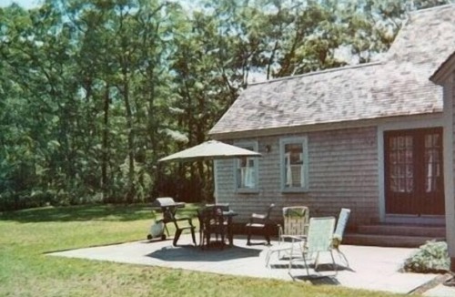 Brewster House | Brewster, Sleeps 4, 32 night minimum. Private, quiet. 1 1/2 baths.