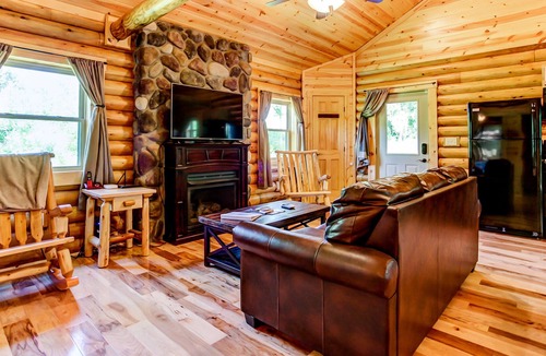 South Bloomingville Cabin | Briarwood Cabin- Canopy Ridge Cabins