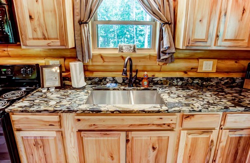 South Bloomingville Cabin | Briarwood Cabin- Canopy Ridge Cabins