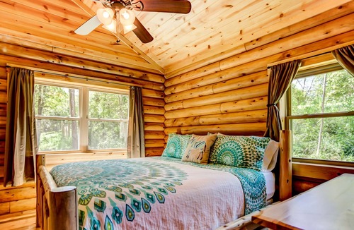 South Bloomingville Cabin | Briarwood Cabin- Canopy Ridge Cabins