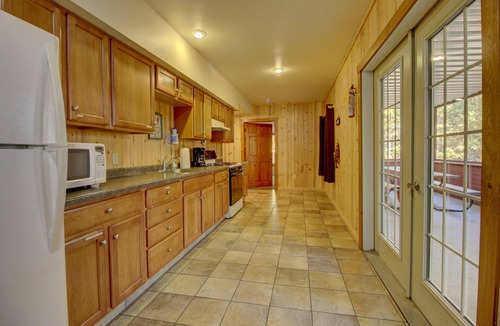 Lac du Flambeau Cabin | Bridge Builder Cabin with private dock on 294 acre Big Crooked Lake