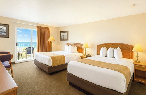 Mackinaw City Hotel | Bridge Vista Beach - Hotel & Convention Center