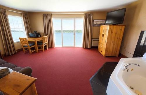 Mackinaw City Hotel | Bridge Vista Beach - Hotel & Convention Center