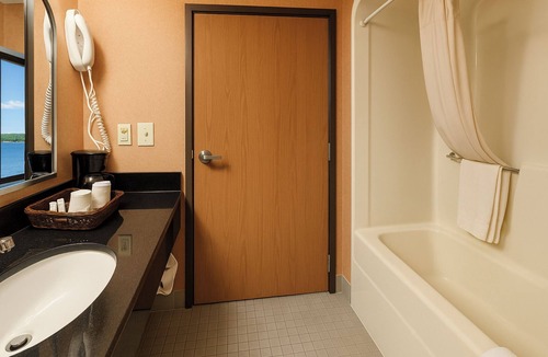 Mackinaw City Hotel | Bridge Vista Beach - Hotel & Convention Center