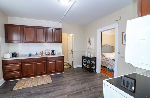 Lakewood Apartment | Bright 1BR Near Cleveland Hospitals Travel Pros