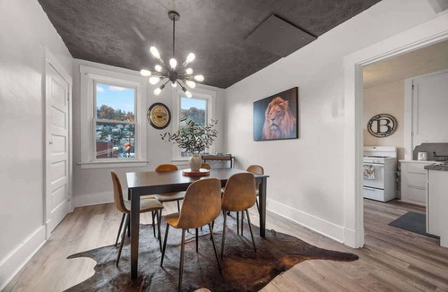 Millvale Apartment | Bright 2-Bed Retreat in Millvale - Walk to River