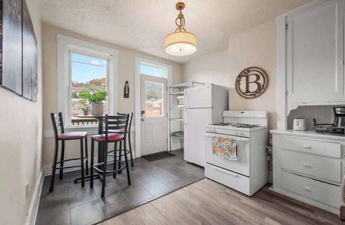 Millvale Apartment | Bright 2-Bed Retreat in Millvale - Walk to River