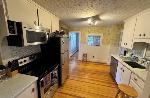 York Harbor House | Bright 3BR Coastal Home Fire Pit, Outdoor Shower, EV Charger Near York Harbor
