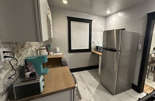 Detroit House | Bright 3BR Home Prime Location by Grosse Pointe & Downtown Detroit
