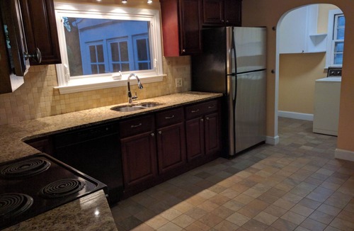 Unionville House | Bright 4 Bedroom/2 Bath Home on the Farmington River!
