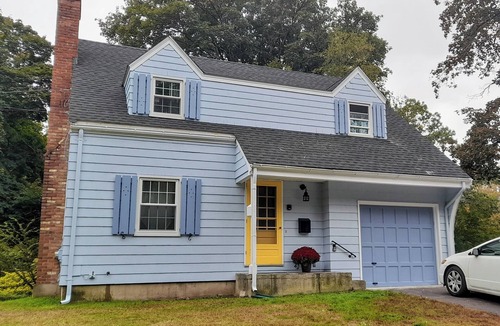 Unionville House | Bright 4 Bedroom/2 Bath Home on the Farmington River!