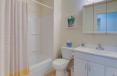 North Canton Apartment | Bright & Airy 1BR near Hall of Fame/Hwy/Airport