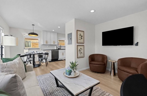 Eastpointe Apartment | Bright & Airy 1BR w/Workspace + Laundry | WiFi, in Eastpointe