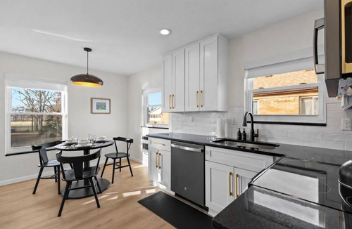 Eastpointe Apartment | Bright & Airy 1BR w/Workspace + Laundry | WiFi, in Eastpointe