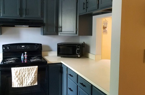 North Woodstock Condo | Bright and spacious townhouse, close to Loon Mtn!