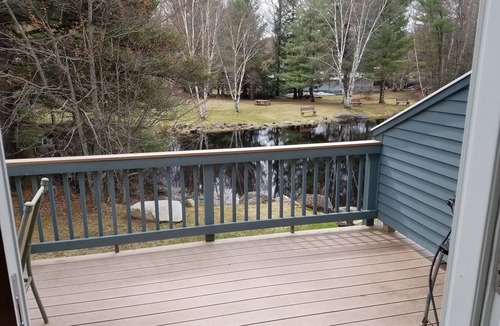 North Woodstock Condo | Bright and spacious townhouse, close to Loon Mtn!