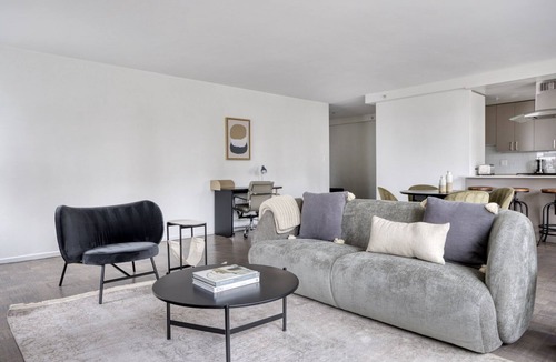 Back Bay Apartment | Bright Back Bay 2BR w/Gym, nr Prudential Center, by Blueground
