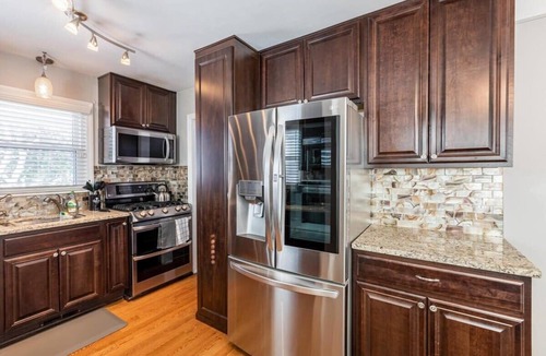 Plymouth House | Bright, Beautiful & Cozy 4BR/2BA Plymouth Getaway!