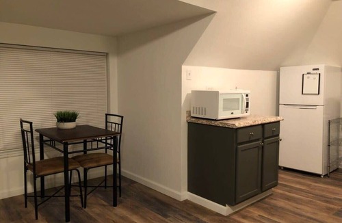 Pittsburgh Apartment | Bright, Comfy Space for 3 | Budget-Friendly Stay