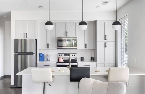 Indianapolis Apartment | Bright & Cozy 2BR Retreat w/Parking – Broad Ripple