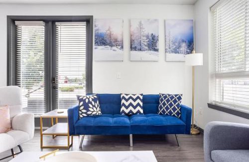 Indianapolis Apartment | Bright & Cozy 2BR Retreat w Parking Broad Ripple