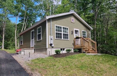 Lake Arrowhead House | Bright & Cozy Lake Arrowhead Cottage Retreat – 2BR Across from the Water