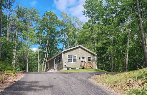 Lake Arrowhead House | Bright & Cozy Lake Arrowhead Cottage Retreat – 2BR Across from the Water