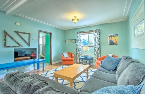 Crosby House | Bright Crosby Home - Walk to Main St and Beach!