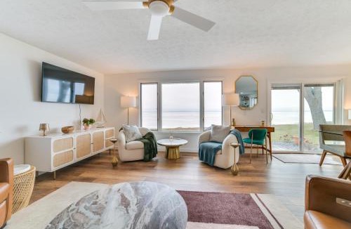 Houghton Lake House | Bright Houghton Lake Home w/Boat Dock + Fire Pit