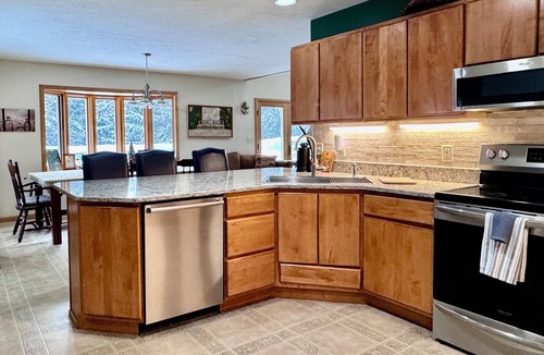 Maple City House | Bright Lake Bluegill Lodge on 52 Acres | Secluded | Sleeps 14 | Walking Trails