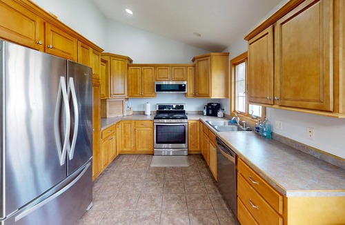Hays House | Bright 'n' Beautiful! 5 bedrooms 3 restrooms