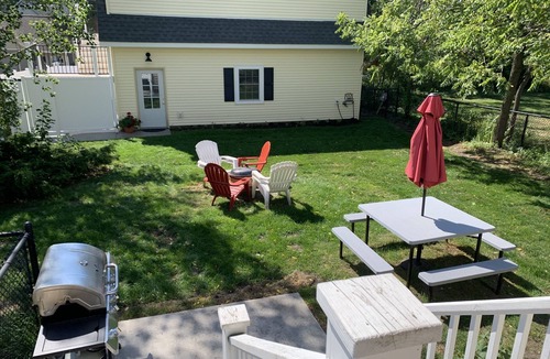 Frankfort House | Bright Remodeled 3br in town, walk to beach and bay!