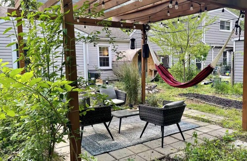 Ferndale House | Bright & Snug 2-bedroom house in wonderful Ferndale with WiFi