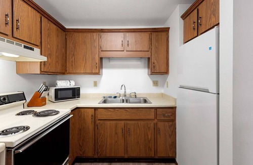 Bellevue Apartment | Bright + Spacious Apartment with King Bed and Workspace