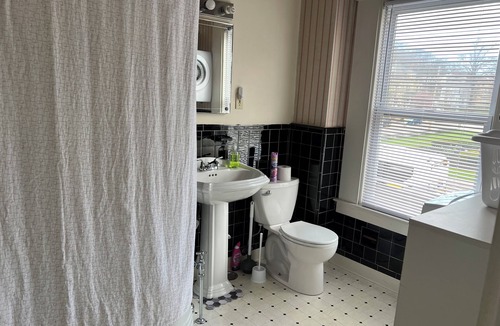 Malden Apartment | Bright Studio Near Boston — Transit Access — Washer/Dryer