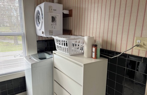 Malden Apartment | Bright Studio Near Boston — Transit Access — Washer/Dryer