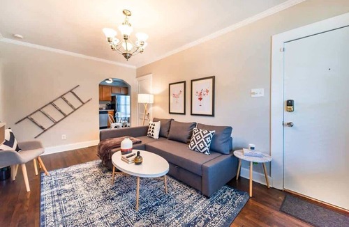 Ferndale Apartment | Bright & Stylish Ferndale 2BR Bungalow! Welcome!