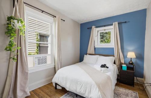 Tremont Apartment | Bright Tremont 2BR - Near Downtown CLE & Clinic