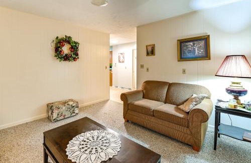 Manchester Apartment | Bring Your Pets! Walkable Retreat in Manchester