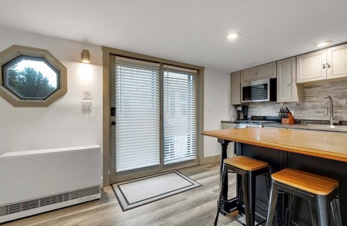 Bethel Apartment | Broad Street 2 | Chickadee