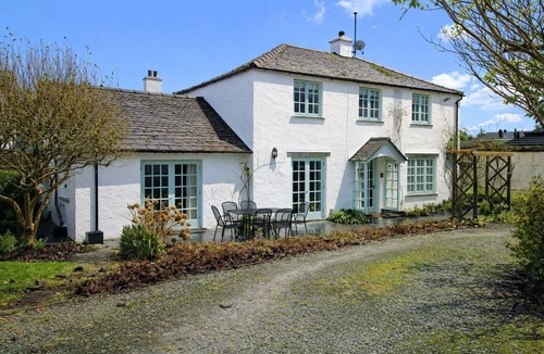 Hawkshead Cottage | Brookside, Hawkshead with garden and private parking