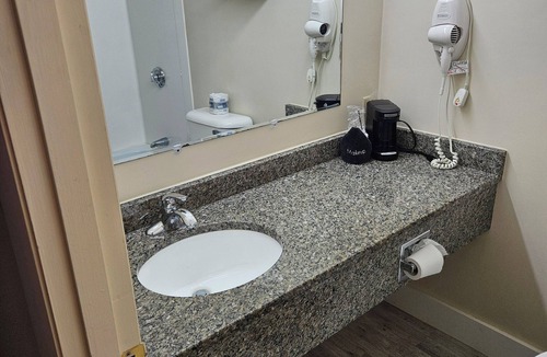 Smyrna Hotel | Brookside Inn