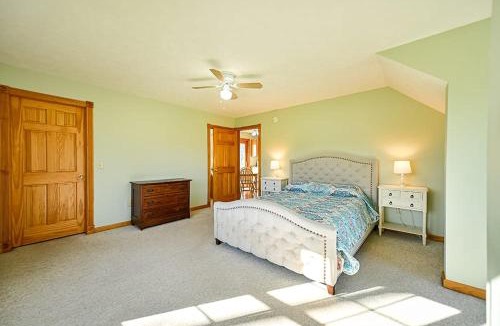 Williamsburg Apartment | Broomhead Farmhouse Apt Traverse City