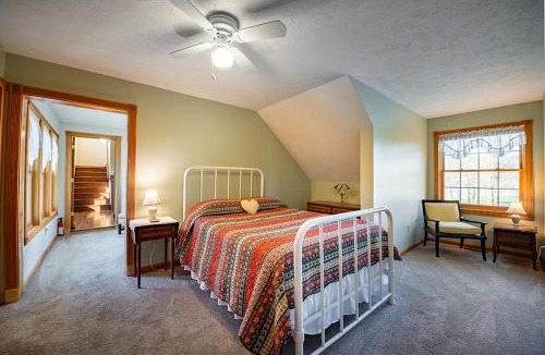 Williamsburg Apartment | Broomhead Farmhouse Apt Traverse City