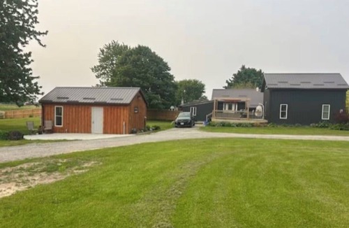 Malahide Cabin | Brown's Rustic Country Bunkie