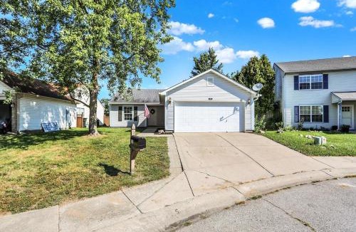 Brownsburg House | Brownsburg B&B - 3 King Bed 2Full Bath Home!