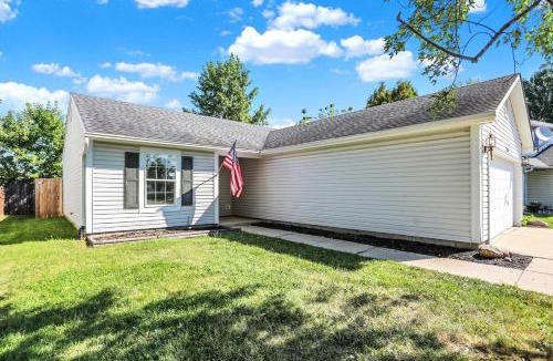 Brownsburg House | Brownsburg B&B - 3 King Bed 2Full Bath Home!