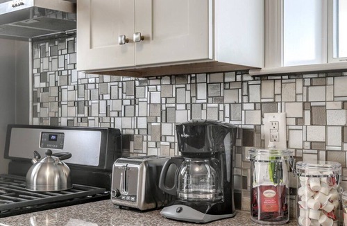 Brush Park Apartment | Brush Park Flats | Walk to Stadiums | Sleeps 9